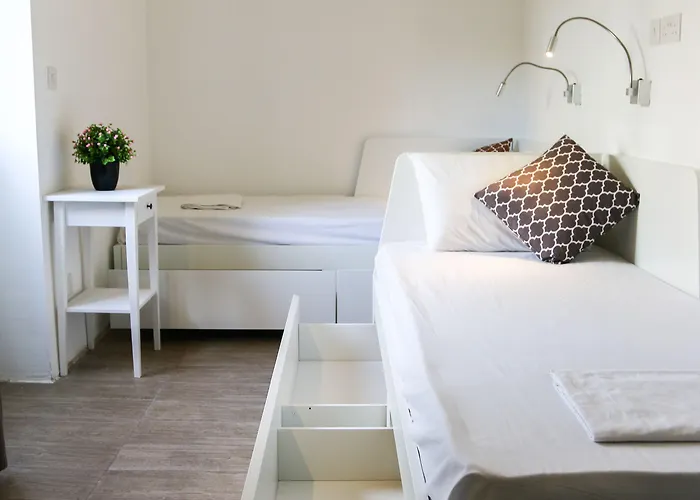 Follow The Sun Boutique - Pool, Breakfast & Sea Views Hostel Saint Julian's