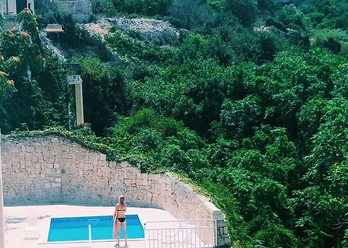 Follow The Sun Boutique - Pool, Breakfast & Sea Views بيت شباب