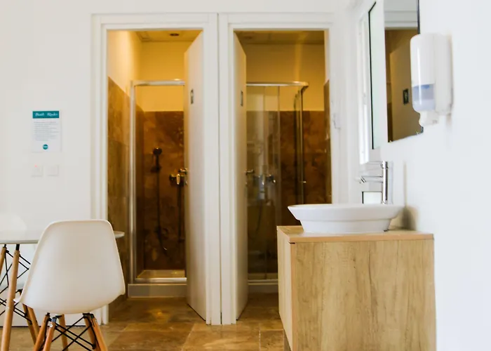 Follow The Sun Boutique - Pool, Breakfast & Sea Views Hostel Saint Julian's