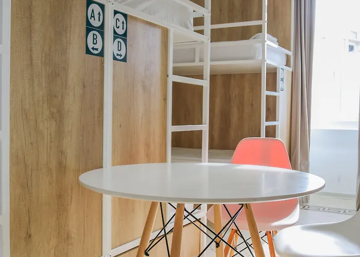 Follow The Sun Boutique - Pool, Breakfast & Sea Views Hostel *