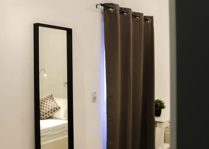 Hostel Follow The Sun Boutique - Pool, Breakfast & Sea Views *