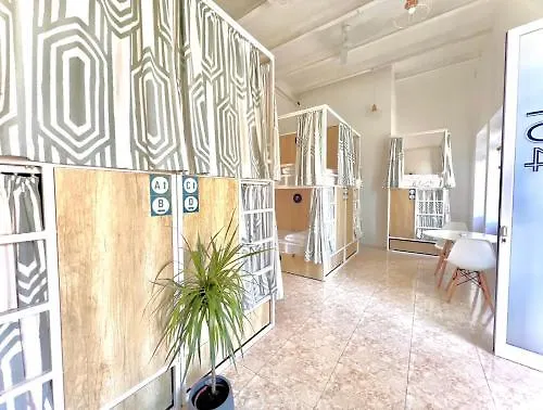 Follow The Sun Boutique - Pool, Breakfast & Sea Views Hostel