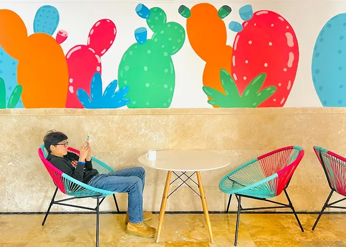 Hostel Follow The Sun Boutique - Pool, Breakfast & Sea Views *