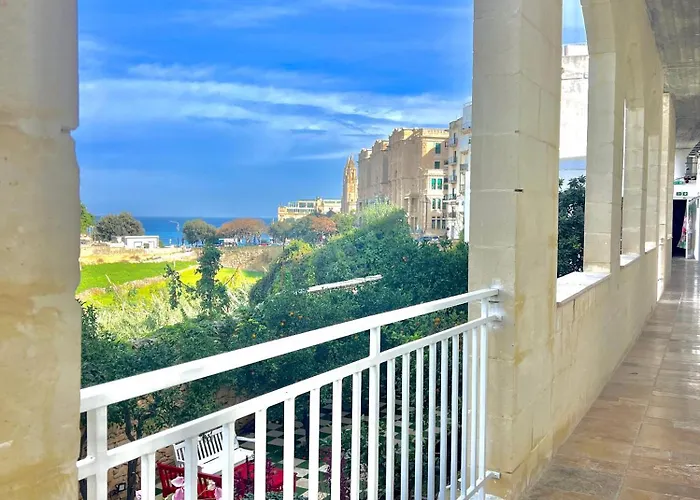 بيت شباب Follow The Sun Boutique - Pool, Breakfast & Sea Views سانت جوليان