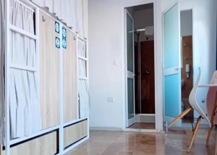 Follow The Sun Boutique - Pool, Breakfast & Sea Views Hostel San Ġiljan