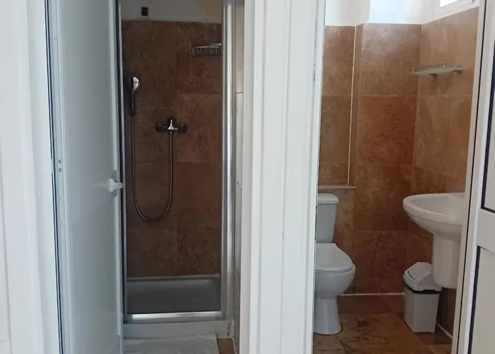 Hostel Follow The Sun Boutique - Pool, Breakfast & Sea Views