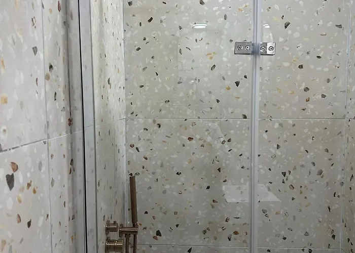 Follow The Sun Boutique - Pool, Breakfast & Sea Views Hostel San Ġiljan