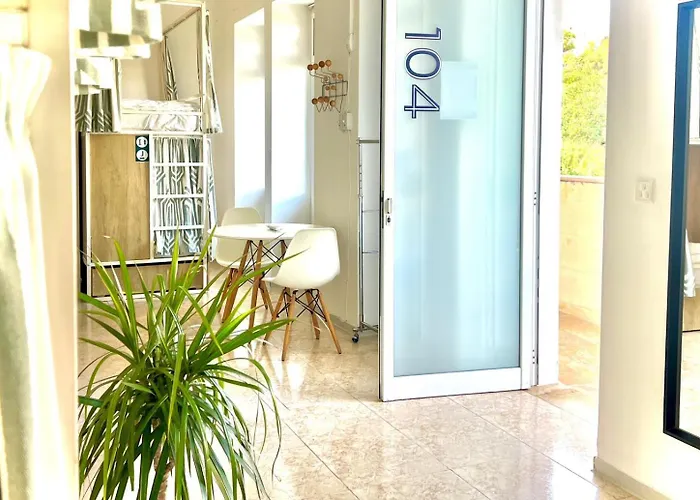 Follow The Sun Boutique - Pool, Breakfast & Sea Views *