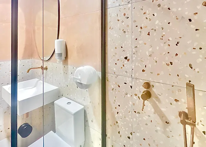 Follow The Sun Boutique - Pool, Breakfast & Sea Views Hostel San Ġiljan